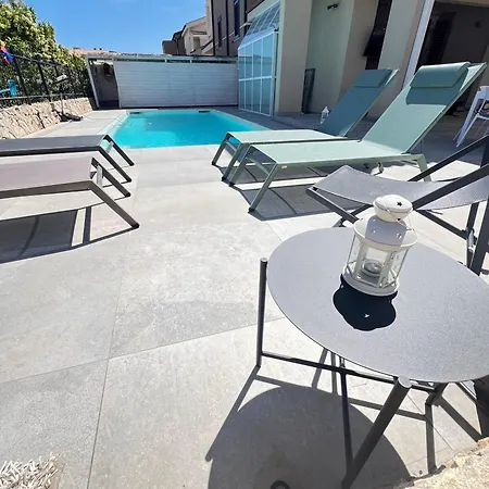 Epipoli Charming And Pool Apartment *