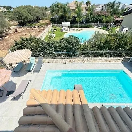 Epipoli Charming And Pool דירה